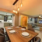 Bendis - For 8 People In The Center Of * 费特希耶