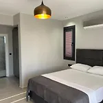 Bendis - For 8 People In The Center Of * 费特希耶