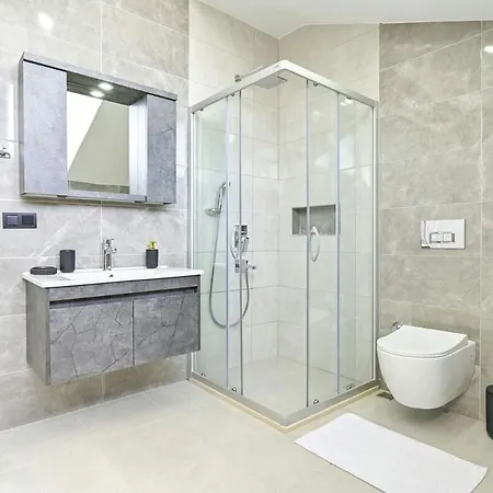 Bendis - For 8 People In The Center Of Villa