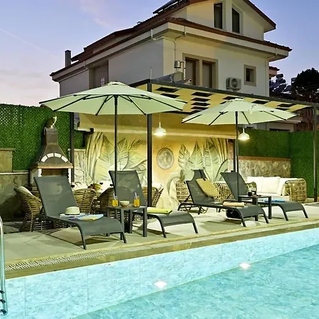 Bendis - For 8 People In The Center Of