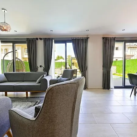 Bendis - For 8 People In The Center Of Villa