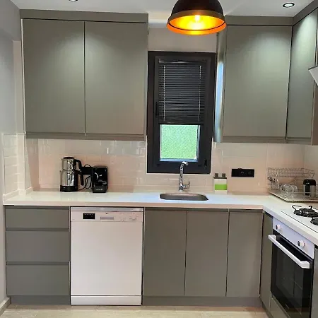 Bendis - For 8 People In The Center Of *