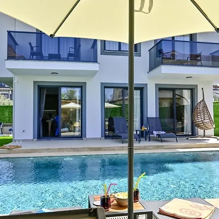 Bendis - For 8 People In The Center Of * Fethiye