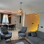 Bendis - For 8 People In The Center Of 빌라 페티예