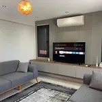 Bendis - For 8 People In The Center Of 빌라