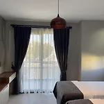 Bendis - For 8 People In The Center Of 빌라