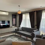 Bendis - For 8 People In The Center Of 빌라