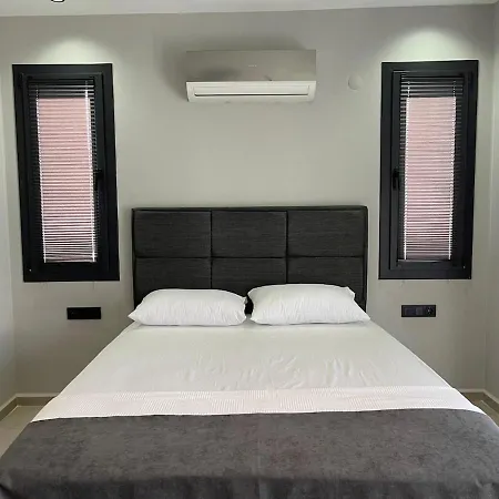 Bendis - For 8 People In The Center Of * فتحية