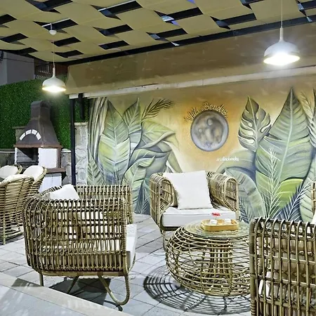 Bendis - For 8 People In The Center Of